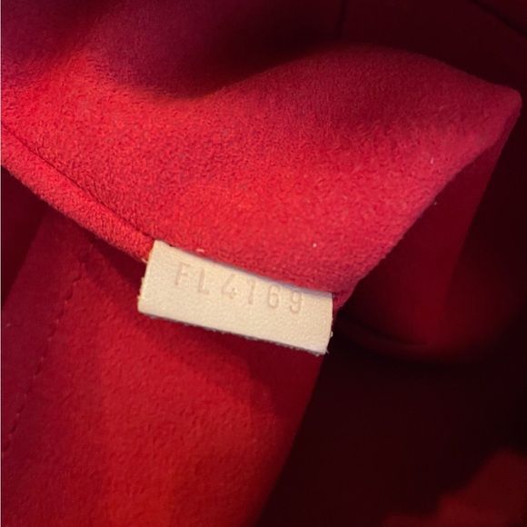 REAL LOUIS VUITTON PURSE - Picture 14 of 15